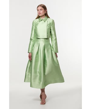 With a romantic twist, this formal skirt is crafted from a twill fabric that immediately catches the eye, making it perfect for all those special occasions. This enchanting full skirt is cut to a high waist and features a midi length that sits midway down the calves and skims the hips for a flattering fit. Indulge in elevated formality and style with a blouse or corset top for an eye-catching look. Twill Woven Prom Midaxi Skirt Full Skirt for Maximum Movement Comfortable, High Waist Design High Quality Twill Fabric Pocket Features Zip Fastening in Back