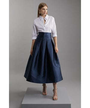 With a romantic twist, this formal skirt is crafted from a twill fabric that immediately catches the eye, making it perfect for all those special occasions. This enchanting full skirt is cut to a high waist and features a midi length that sits midway down the calves and skims the hips for a flattering fit. Indulge in elevated formality and style with a blouse or corset top for an eye-catching look. Twill Woven Prom Midaxi Skirt Full Skirt for Maximum Movement Comfortable, High Waist Design High Quality Twill Fabric Pocket Features Zip Fastening in Back
