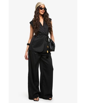Trousers are a more sophisticated alternative to skinniesTrousers take on a realxed silhouette for the new season, with sports tailoring setting the trends and the wide leg one to watch. Pick printed palazzo pants for a dramatic day time look and tone down with a basic tee, or go for androgynous appeal in tapered man pants and wear with worn-in trainers for a trend-led twist.