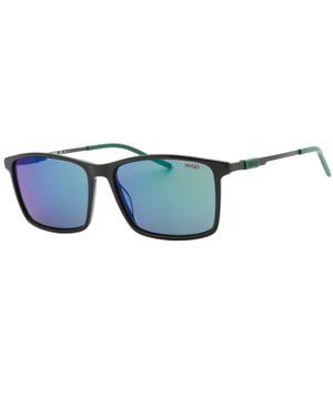 Realza tu estilo con estas sofisticadas gafas de sol Hugo Boss Green Multilayer Lenses, con una llamativa montura verde. Las distintivas lentes gris verdosas con tecnología multicapa no solo ofrecen una protección UV superior, sino que también crean un estilo vanguardista. Meticulosamente elaboradas con la calidad premium y la atención al detalle que caracterizan a Hugo Boss, estas gafas de sol combinan lujo y funcionalidad para el usuario exigente que busca estilo y solidez. Gafas de sol 57 x 16 x 145, 100 % plástico.