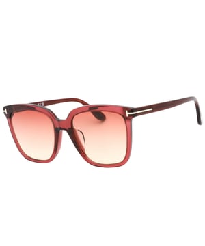 Realza tu estilo con las gafas de sol Tom Ford Selby Shiny Bordeaux, un accesorio de lujo que combina la elegancia atemporal con un toque contemporáneo. Estas sofisticadas gafas de sol presentan una montura burdeos brillante y lentes burdeos degradado que ofrecen protección y estilo. Meticulosamente elaboradas con la atención al detalle característica de Tom Ford, realzarán cualquier look al instante, además de ofrecer protección UV premium. Marca la diferencia dondequiera que vayas con estas gafas de sol de diseñador imprescindibles que combinan moda y funcionalidad. 55 x 19 x 140, 100 % plástico.