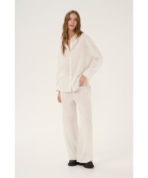 Box fit,Heup lengte,Lange mouwen  Fijne was 30°, niet bleken, niet in de droger drogen, Druipnat ophangen in de schaduw, koud strijken max. 110° C, Chemisch laten reinigen.  67% Viscose,20% Polyamide,11% Linnen,2% Polyester