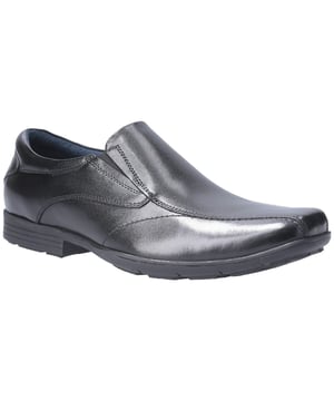 Dundee features a moccasin front and prominent seams for a crafted look that achieves both style and comfort. A durable TPR sole provides flexibility and grip, whilst the elasticated gusset slip on enables ease for putting on and off.
