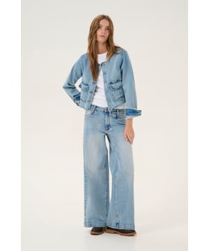 Regular fit,Cropped lengte,Lange mouwen  Fijne was 30°, niet bleken, niet in de droger drogen, Druipnat ophangen in de schaduw, koud strijken max. 110° C, Chemisch laten reinigen.  99% Katoen,1% Elastaan