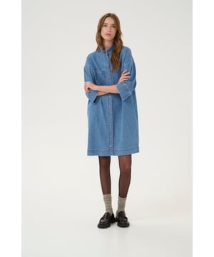 Loose fit,Boven de knie,3/4 mouwen  Wassen op 30°, niet bleken, niet in de droger drogen, Druipnat ophangen in de schaduw, koud strijken max. 110° C, Chemisch laten reinigen.  98% Katoen,2% Elastaan