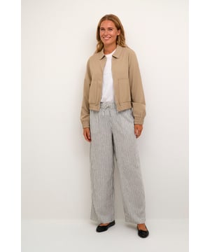 Relaxed fit,Hohe Taille,Lang,Weite leg  Schonwäsche 30°, Nicht bleichen, Nicht im Trockner trocknen, Tropnass aufhängen im Schatten, Warm bügeln max. 150° C, Trockenreinigung  70% Viskose (LivaEco™),30% Leinen