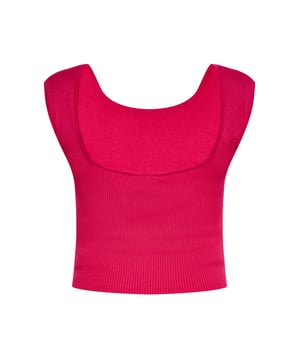 Deze top is gemaakt voor de moderne vrouw en heeft een unieke halslijn die diep doorloopt in de rug en het sleutelbeen aan de voorkant sierlijk omlijst. De geribde gebreide stof zorgt voor rekbaarheid en een aansluitende pasvorm, terwijl de kortere lengte en korte mouwen zorgen voor een modieus silhouet. Met een rechte zoom is deze nauwsluitende top perfect voor casual uitstapjes. Dankzij de strakke halslijn aan de achterkant straalt hij moderne charme en veelzijdigheid uit.  Top