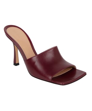 • Leather mules • Lining: Lambskin • Color: Merlot • Bio-based rubber-injected and biodegradable leather outsole • Heel: 9 cm | 3.5"  Material: 100% Lambskin Made in: Italy. Country of Origin:Italy