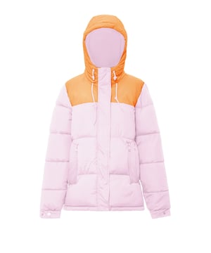 Nu komt kleur in het spel. De gewatteerde pufferjassen van myMo ATHLSR zorgen met hun tweekleurige look voor een winterhighlight. Uitgerust met een capuchon, zijzakken met ritssluiting, verstelbare manchetten en een elastisch trekkoord in de zoom, kan het trendy ontwerp je op een ontspannen manier beschermen tegen lage temperaturen. Het synthetische vulmateriaal isoleert – ook zonder toevoeging van dierlijke producten.  Jas