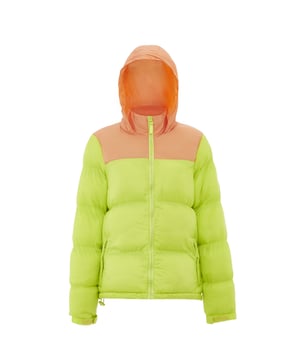 Nu komt kleur in het spel. De gewatteerde pufferjassen van myMo ATHLSR zorgen met hun tweekleurige look voor een winterhighlight. Uitgerust met een capuchon, zijzakken met ritssluiting, verstelbare manchetten en een elastisch trekkoord in de zoom, kan het trendy ontwerp je op een ontspannen manier beschermen tegen lage temperaturen. Het synthetische vulmateriaal isoleert – ook zonder toevoeging van dierlijke producten.  Jas