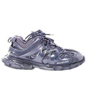 Empfohlener Verkaufspreis

Balenciaga Track Metallic Sneakers aus grauem Polyurethan
Zustand: sehr gut
Gebrauchsspuren: Unbenutzt oder einmal getragen, aber so gut wie neu. Sehr leichte Flecken an den Sohlen., Keine sichtbaren Gebrauchsspuren. Keine Flecken an der Innensohle.
Verpackung: Keine
Farbe: Grau
Material: Polyurethan
Größe: EU | 43/UK9/US9
Maße: Absatzhöhe: 50; Innensohlenlänge: 280
SKU: BAPUFRSH457334M