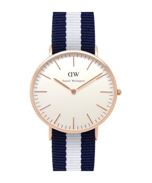 Daniel Wellington is a hugely popular range, and when you look at the Mens Classic Glasgow 40mm Rose Gold Watch DW00100004 in more detail it becomes very clear why. Attention to detail and high quality materials are used throughout making the Mens Classic Glasgow 40mm Rose Gold WatchDW00100004 a watch you can show off with glee.