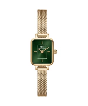 The Ladies Quadro Micro Gold 16mm Watch DW00100653 from Daniel Wellington is a great example of why the Daniel Wellington range has become so popular. Suitable for most occasions/pursuits it's hard to find a reason why the Ladies Quadro Micro Gold 16mm Watch DW00100653 shouldn't be high up on your shopping list. Of course the Daniel Wellington Ladies Quadro Micro Gold 16mm Watch comes in it's original packaging, making it an ideal gift.