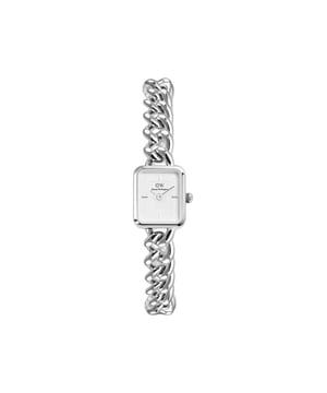 Every Daniel Wellington watch watch is made to exacting standards and the Ladies Jolie Chain Silver 15mm Watch DW00100834 is no exception. It comes boxed in the original packaging with all the Daniel Wellington warranty and instructions. Get your Daniel Wellington Ladies Jolie Chain Silver 15mm Watch DW00100834 watch today.