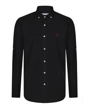 Das Felix Hardy Herren Basic-Hemd – ein zeitloses Essential für jede Garderobe. Gefertigt aus hochwertigem, atmungsaktivem Stoff bietet dieses Hemd ultimativen Komfort und einen gepflegten Look. Dank seines schlichten, minimalistischen Designs mit klassischem Kragen und durchgehender Knopfleiste ist es sowohl für legere als auch formelle Anlässe vielseitig einsetzbar. Die taillierte Passform sorgt für eine elegante Silhouette, während das leichte Material ganztägigen Tragekomfort gewährleistet. Ob lässig mit Jeans oder elegant mit Stoffhosen kombiniert – dieses Basic-Hemd ist die perfekte Grundlage für mühelosen Stil.