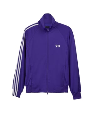 Heren Y-3 3-Stripes Track Top in collegiaal paars. Deze Y-3 3-Stripes Track Top maakt een van 's werelds meest iconische looks compleet. Het is gemaakt van nylon jacquard stof die comfortabel en glad is en is losjes gesneden voor extra drapering en een iets breder silhouet. 3-Stripes op één mouw en een klein Y-3 hitte-overdrachtslogo in ton-sur-ton satijn zorgen voor een minimalistisch accent.- Een track top met klassieke look van Y-3.- Losse pasvorm- Tweeweg open rits aan de voorkant- 100% polyamide- Zijzakken- Raglanmouwen- Geribde manchetten- 3-Stripes op rechtermouw- Y-3 logo- Machinewas koud, fijnwasprogramma- Ref: JF0667