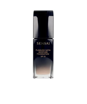 FLAWLESS SATIN MOISTURE FOUNDATION es una base que ofrece una intensa hidratación y un confort excepcional. Su textura ligera se adapta al rostro, proporcionando un acabado natural que parece parte de la piel. Gracias a la tecnología de polvos que difuminan la luz, esta fórmula atenúa las imperfecciones y logra un acabado satinado, perfecto para el uso diario. Además, su formulación permite una mejor duración incluso bajo el roce de las mascarillas faciales.