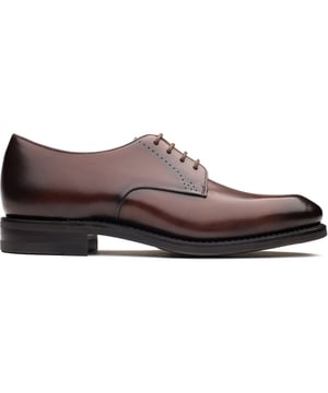 The polished, debonair Gosling dress shoe from Loake exudes luxury - a distinguished staple, merging classic style with an elegant, timeless appearance. Made from high-quality leather, the lace-up shoes have a supple lining and are paired with a high-grade, sleek rubber outsole for extra durability and a firm stride.