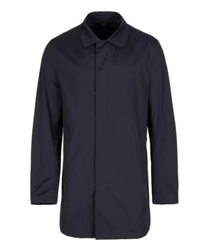 Boss P-Jared herenjack.- Opstaande kraag.- Knoopsluiting voor.- 2 klepzakken voor.- Normale pasvorm. Materiaal: 88% polyamide, 12% elastaan. Ref: 50483282404.