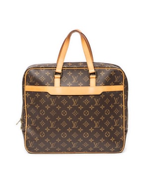 Louis Vuitton Tassen Porte-Documents Pegase  Handtas in de Bruin Gecoat canvas in de Gouden Messing  hardware. Het product is in In Uitstekende Staat (A).
  Afmetingen: 37x32x7 cm 
  Inclusief accessoires: Cadenas; Key(s); Dustbag
      
  BrandCo Paris vindt zeldzame artikelen in de beste staat voor ongelooflijke prijzen. Het is de moeite waard om geduldig te zijn! Koop met vertrouwen: alle artikelen van BrandCo Paris worden zorgvuldig geselecteerd en geverifieerd door ons team van experts.

  Alle artikelen worden geleverd met een certificaat van echtheid en verpakt door BrandCo Paris.

  Classificatietabel voor de conditie van het artikel:

  N (als nieuw)
  AA (perfecte staat)
  A (uitstekende staat)
  AB (zeer goede staat)
  B (goede/redelijke staat)