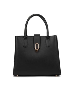 Bolso de mujer. El cierre es con giro. Los bolsillos internos son dos con cremallera y uno abierto. Los bolsillos externos están ausentes. La correa para el hombro es ajustable y extraíble. El mango está fabricado en PU. Hay dos compartimentos internos. El material exterior es Cuero Vegano/Pu. Internamente no está forrado. Medidas: 28x14x10 cm. Producto de moda