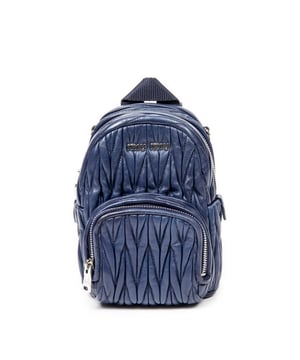 Miu Miu Taschen Mini Chain Backpack  Rucksack und Blau Kalbsleder und Silber hardware. Das Produkt ist auf in ausgezeichnetem Zustand (A).
  Abmessungen: 12x16x7 cm 
  Zubehör inklusive: None
  Innenhinweise: Slight scuffs on corners
  BrandCo Paris hat seltene Artikel und die besten Konditionen zu unglaublichen Preisen vorgestellt. Geduld lohnt sich! Kaufen Sie mit Vertrauen: Alle Artikel von BrandCo Paris sind von unserem Expertenteam ausgewählt und authentisch.
  Alle Artikel enthalten ein Echtheitszertifikat und wurden von BrandCo Paris übernommen.
  Tabelle zur Klassifizierung des Artikelzustands
  N (wie neu)
  AA (perfekter Zustand)
  A (ausgezeichneter Zustand)
  AB (sehr guter Zustand)
  B (gut/mittelmäßig)