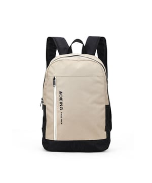 Mochila unisex. El cierre es con cremallera. Los bolsillos internos son uno abierto. Los bolsillos externos son uno frontal con cremallera. La bandolera es ajustable en tela. El mango está fabricado en nailon. Hay un compartimento interno. El material exterior es poliéster. Internamente está forrado en poliéster. Medidas: 30x17x43 cm. Producto de moda