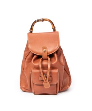 Gucci Tassen Mini Bamboo Backpack  Rugzak in de Bruin Kalfsleer in de Goud  hardware. Het product is in In Zeer Goede Staat (AB).
  Afmetingen: 21x24x7 cm 
  Inclusief accessoires: None
      
  BrandCo Paris vindt zeldzame artikelen in de beste staat voor ongelooflijke prijzen. Het is de moeite waard om geduldig te zijn! Koop met vertrouwen: alle artikelen van BrandCo Paris worden zorgvuldig geselecteerd en geverifieerd door ons team van experts.

  Alle artikelen worden geleverd met een certificaat van echtheid en verpakt door BrandCo Paris.

  Classificatietabel voor de conditie van het artikel:

  N (als nieuw)
  AA (perfecte staat)
  A (uitstekende staat)
  AB (zeer goede staat)
  B (goede/redelijke staat)