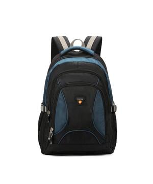 Mochila unisex. El cierre es con cremallera. Los bolsillos internos son bolsillos multifuncionales. Hay tres bolsillos externos con cremallera y uno lateral. Falta la correa para el hombro. Falta el mango. Hay tres compartimentos internos. El material exterior es poliéster. Internamente está forrado en poliéster. Medidas: 34x22x53 cm. Producto de moda