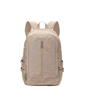 Mochila unisex. El cierre es con cremallera. Los bolsillos internos son bolsillos multifuncionales. Hay tres bolsillos externos con cremallera y uno lateral. La bandolera es ajustable en tela. El mango está fabricado en nailon. Hay dos compartimentos internos. El material exterior es poliéster. Internamente está forrado en poliéster. Medidas: 32x17x46 cm. Producto de moda