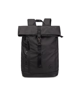 Mochila unisex. El cierre es con cremallera. Hay dos bolsillos internos abiertos. Los bolsillos externos son uno frontal con cremallera. Falta la correa para el hombro. El mango está fabricado en PVC. Hay un compartimento interno. El material exterior es Cuero Vegano/Pu. Internamente es 100% Poliéster. Medidas: 35x50x16 cm. Producto de moda