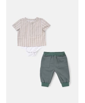Style and comfort come together in this smart woven shirt and trouser set. The textured neutral stripe shirt with a mandarin collar includes a clever mock bodysuit design for a fuss-free look. It’s perfectly paired with green woven joggers. complete with a soft ribbed waistband and cuffs for all-day comfort. Create a coordinated sibling look with the matching big brother shirt.