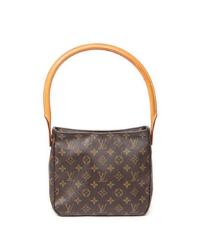 Louis Vuitton Tassen Looping MM Schoudertas in de Bruin Gecoat canvas in de Gouden Messing  hardware. Het product is in In Zeer Goede Staat (AB).
  Afmetingen: 23x21x10 cm 
  Inclusief accessoires: None
      
  BrandCo Paris vindt zeldzame artikelen in de beste staat voor ongelooflijke prijzen. Het is de moeite waard om geduldig te zijn! Koop met vertrouwen: alle artikelen van BrandCo Paris worden zorgvuldig geselecteerd en geverifieerd door ons team van experts.

  Alle artikelen worden geleverd met een certificaat van echtheid en verpakt door BrandCo Paris.

  Classificatietabel voor de conditie van het artikel:

  N (als nieuw)
  AA (perfecte staat)
  A (uitstekende staat)
  AB (zeer goede staat)
  B (goede/redelijke staat)