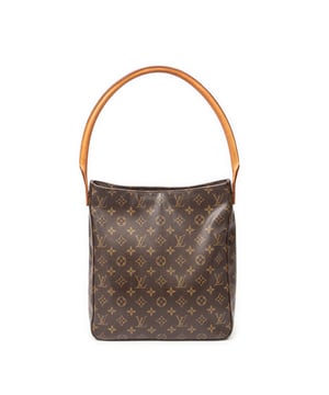 Louis Vuitton Tassen Looping GM Schoudertas in de Bruin Gecoat canvas in de Gouden Messing  hardware. Het product is in In Zeer Goede Staat (AB).
  Afmetingen: 28x32x11 cm 
  Inclusief accessoires: None
      
  BrandCo Paris vindt zeldzame artikelen in de beste staat voor ongelooflijke prijzen. Het is de moeite waard om geduldig te zijn! Koop met vertrouwen: alle artikelen van BrandCo Paris worden zorgvuldig geselecteerd en geverifieerd door ons team van experts.

  Alle artikelen worden geleverd met een certificaat van echtheid en verpakt door BrandCo Paris.

  Classificatietabel voor de conditie van het artikel:

  N (als nieuw)
  AA (perfecte staat)
  A (uitstekende staat)
  AB (zeer goede staat)
  B (goede/redelijke staat)