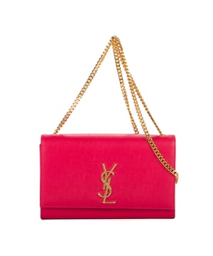 Yves Saint Laurent Bolsas Kate Medium Bolso bandolera en Rosa Piel de becerro y Oro hardware. El producto está en en Excelentes Condiciones (A).
  Dimensiones: 24x14.5x5.5 cm 
  Accesorios incluidos: Dustbag
    
  BrandCo Paris encuentra artículos raros y en las mejores condiciones a precios increíbles. ¡Vale la pena tener paciencia! Compra con confianza: todos los artículos de BrandCo Paris son seleccionados y autenticados cuidadosamente por nuestro equipo de expertos.
  Todos los artículos vienen con un certificado de autenticidad y un embalaje entregado por BrandCo Paris.
  Tabla de clasificación de la condición del artículo
  N (como nuevo)
  AA (perfecto estado)
  A (excelente estado)
  AB (muy buen estado)
  B (bueno/regular)