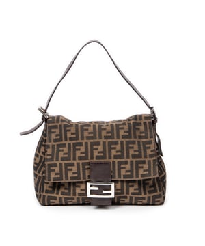 Fendi Tassen Mama Forever  Schoudertas in de Bruin Doek in de Zilver  hardware. Het product is in In Uitstekende Staat (A).
  Afmetingen: 30x21x8 cm 
  Inclusief accessoires: 
      
  BrandCo Paris vindt zeldzame artikelen in de beste staat voor ongelooflijke prijzen. Het is de moeite waard om geduldig te zijn! Koop met vertrouwen: alle artikelen van BrandCo Paris worden zorgvuldig geselecteerd en geverifieerd door ons team van experts.

  Alle artikelen worden geleverd met een certificaat van echtheid en verpakt door BrandCo Paris.

  Classificatietabel voor de conditie van het artikel:

  N (als nieuw)
  AA (perfecte staat)
  A (uitstekende staat)
  AB (zeer goede staat)
  B (goede/redelijke staat)