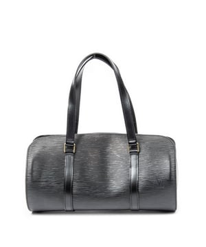Louis Vuitton Tassen Soufflot  Schoudertas in de Zwart Kalfsleer in de Gouden Messing  hardware. Het product is in In Uitstekende Staat (A).
  Afmetingen: 30x14.5x13.5 cm 
  Inclusief accessoires: None
      
  BrandCo Paris vindt zeldzame artikelen in de beste staat voor ongelooflijke prijzen. Het is de moeite waard om geduldig te zijn! Koop met vertrouwen: alle artikelen van BrandCo Paris worden zorgvuldig geselecteerd en geverifieerd door ons team van experts.

  Alle artikelen worden geleverd met een certificaat van echtheid en verpakt door BrandCo Paris.

  Classificatietabel voor de conditie van het artikel:

  N (als nieuw)
  AA (perfecte staat)
  A (uitstekende staat)
  AB (zeer goede staat)
  B (goede/redelijke staat)
