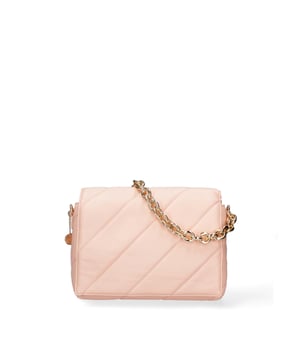 Bolso bandolera para mujer. El cierre es con cremallera. Los bolsillos internos son uno con cremallera y otro abierto. Los bolsillos externos son uno en la espalda con cremallera. La correa para el hombro es ajustable y extraíble. El mango es de cadena. Hay un compartimento interno. El material exterior es ecopiel. Internamente está forrado en poliéster. Medidas: 28x19x6 cm. Producto de moda