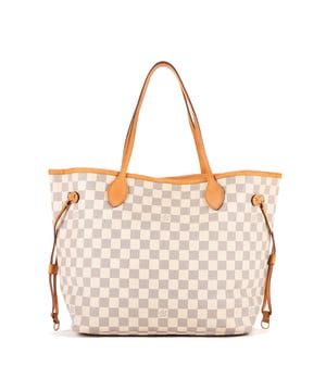 Louis Vuitton Tassen Neverfull MM Schoudertas in de Bruin Gecoat canvas in de Gouden Messing  hardware. Het product is in In Zeer Goede Staat (AB).
  Afmetingen: 32x29x14 cm 
  Inclusief accessoires: None
      Conditie Light wear mark on exterior leather. Light Scuffs on Hardware
  BrandCo Paris vindt zeldzame artikelen in de beste staat voor ongelooflijke prijzen. Het is de moeite waard om geduldig te zijn! Koop met vertrouwen: alle artikelen van BrandCo Paris worden zorgvuldig geselecteerd en geverifieerd door ons team van experts.

  Alle artikelen worden geleverd met een certificaat van echtheid en verpakt door BrandCo Paris.

  Classificatietabel voor de conditie van het artikel:

  N (als nieuw)
  AA (perfecte staat)
  A (uitstekende staat)
  AB (zeer goede staat)
  B (goede/redelijke staat)