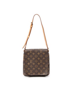 Louis Vuitton Taschen Musette Salsa  Umhängetasche und Braun Beschichtete Leinwand und Goldenes Messing hardware. Das Produkt ist auf in ausgezeichnetem Zustand (A).
  Abmessungen: 22x24x3 cm 
  Zubehör inklusive: Slightly worn
  Innenhinweise: Slightly scuffed piping
  BrandCo Paris hat seltene Artikel und die besten Konditionen zu unglaublichen Preisen vorgestellt. Geduld lohnt sich! Kaufen Sie mit Vertrauen: Alle Artikel von BrandCo Paris sind von unserem Expertenteam ausgewählt und authentisch.
  Alle Artikel enthalten ein Echtheitszertifikat und wurden von BrandCo Paris übernommen.
  Tabelle zur Klassifizierung des Artikelzustands
  N (wie neu)
  AA (perfekter Zustand)
  A (ausgezeichneter Zustand)
  AB (sehr guter Zustand)
  B (gut/mittelmäßig)