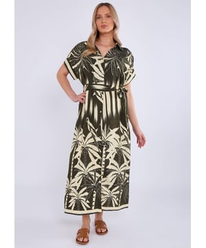 Blijf cool en stijlvol met onze Midi overhemdjurk met tropische print. Deze jurk is perfect voor elke gelegenheid en heeft een levendige tropische print waarmee je opvalt. De maxilengte voegt een vleugje elegantie toe, terwijl de overhemdjurkstijl voor maximaal comfort zorgt. Geef je garderobe een tropisch tintje met dit must-have stuk!