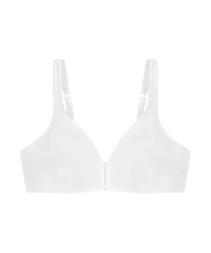 Dieser bügellose BH bietet mit seinen nahtfreien, soften Cups und ungepolstertem Design ein besonders natürliches Tragegefühl. Die elastischen Fasern passen sich sanft Ihrer Körperform an und sorgen für höchsten Komfort. Eine zarte Lochkante am Steg vorne verleiht dem BH eine elegante, feminine Note. Die angeschnittenen, längenverstellbaren Träger bieten zusätzliche Flexibilität, während der Haken-Ösen-Verschluss im Rücken dreifach verstellbar ist und optimalen Halt gewährleistet. Dieser BH ist die perfekte Wahl für alle, die Wert auf Komfort und ein angenehmes Hautgefühl legen.