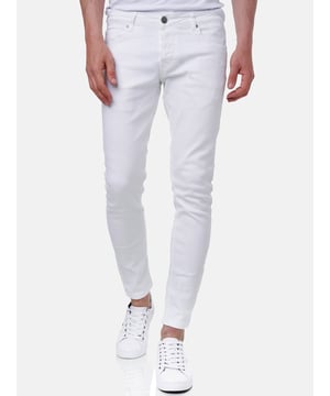 •Moderne & zeitlose Herren Jeans von Tazzio

•Verschluss: Knopfleiste
•Hosentaschen: Eingrifftaschen, Coinpocket, Gesäßtaschen
•Stretchanteil für eine optimale Passform
•Gürtelschlaufen
•Hochwertiges Material & bequem zu tragen
•Ideale Jeans das ganze Jahr

Passform
•Passform: Skinny Fit
•Länge: Lang
•Leibhöhe: normal

Material & Pflege
•Material Oberstoff: 97% Baumwolle, 3% Elasthan
•Materialkonstruktion: Denim/Jeans
•Elastizität: Leicht elastisch
•Pflegehinweise: Maschinenwäsche