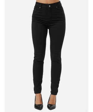 •Moderne & zeitlose Damen Skinny Fit Jeans von Tazzio

•Verschluss: Reißverschluss (verdeckter Zip Fly)
•Hosentaschen: Eingrifftaschen, Gesäßtaschen
•5-Pocket-Style
•Stretchanteil für eine optimale Passform
•Gürtelschlaufen
•Unifarben
•Ton-in-Ton-Nähte
•Hochwertiges Material & bequem zu tragen
•Ideale Damen Jeans das ganze Jahr

Passform
•Passform: Sehr eng
•Schnitt: Figurbetont
•Länge: Knöchellang
•Leibhöhe: Hoch

Material & Pflege
•Material Oberstoff: 97% Baumwolle, 3% Elasthan
•Materialkonstruktion: Denim/Jeans
•Elastizität: Leicht elastisch
•Pflegehinweise: Maschinenwäsche