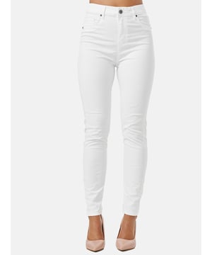 •Moderne & zeitlose Damen Jeanshose von Tazzio

•Passform: High Rise
•Verschluss: Reißverschluss
•5-Pocket Stil
•Stretchanteil für eine optimale Passform
•Knöpfe mit Logoprägung
•Hochwertiges Material & bequem zu tragen
•Ideale Damen Jeans das ganze Jahr