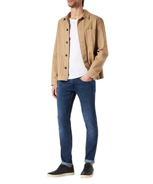 Bequeme Jeans für Herren der Marke REPLAY. Sehr angenehm zu tragen, komfortabel und sportlich geschnitten. Diese Hose lässt sich mit vielen Kleidungsstücken kombinieren.
