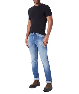 Bequeme Jeans für Herren der Marke REPLAY. Sehr angenehm zu tragen, bequem und sportlich zugleich geschnitten. Diese Hose lässt sich mit vielen Kleidungsstücken kombinieren.