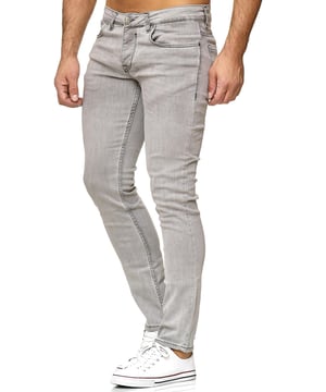 •Moderne & zeitlose Herren Jeans von Tazzio

•Verschluss: Knopfverschluss (verdeckter Zip Fly)
•Hosentaschen: Eingrifftaschen, Coinpocket, Gesäßtaschen
•Stretchanteil für eine optimale Passform
•Gürtelschlaufen
•Hochwertiges Material & bequem zu tragen
•Ideale Jeans das ganze Jahr

Passform
•Passform: Slim Fit
•Länge: Lang
•Leibhöhe: normal

Material & Pflege
•Material Oberstoff: 97% Baumwolle, 3% Elasthan
•Materialkonstruktion: Denim/Jeans
•Elastizität: Leicht elastisch
•Pflegehinweise: Maschinenwäsche