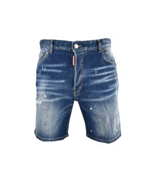 Marine Shorts Dsquared2 blau aus Baumwolle.Verwaschener Effekt mit Rissen.Logo-Patch auf der Rückseite aus camelfarbenem Leder. Weiße und rote Farbflecken.Drei Taschen vorne, zwei Gesäßtaschen.Roter Logoaufkleber auf dem vorderen Hosenschlitz.Knopfverschluss.Gürtelschlaufen.