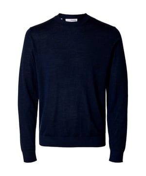 Der Strickpullover von SELECTED HOMME für Herren überzeugt durch seinen klaren, unifarbenen Look und einen klassischen Rundhalsausschnitt, während die normal geschnittene Passform, der feine Strick und die dezenten Rippbündchen an Ärmeln und Saum ihm eine moderne, zugleich zeitlose Ausstrahlung verleihen – als vielseitiges Basic lässt sich dieser Pullover aus angenehmer Materialmischung mühelos in unterschiedlichste Outfits integrieren und ist damit ein stilvoller Begleiter für jeden Tag.